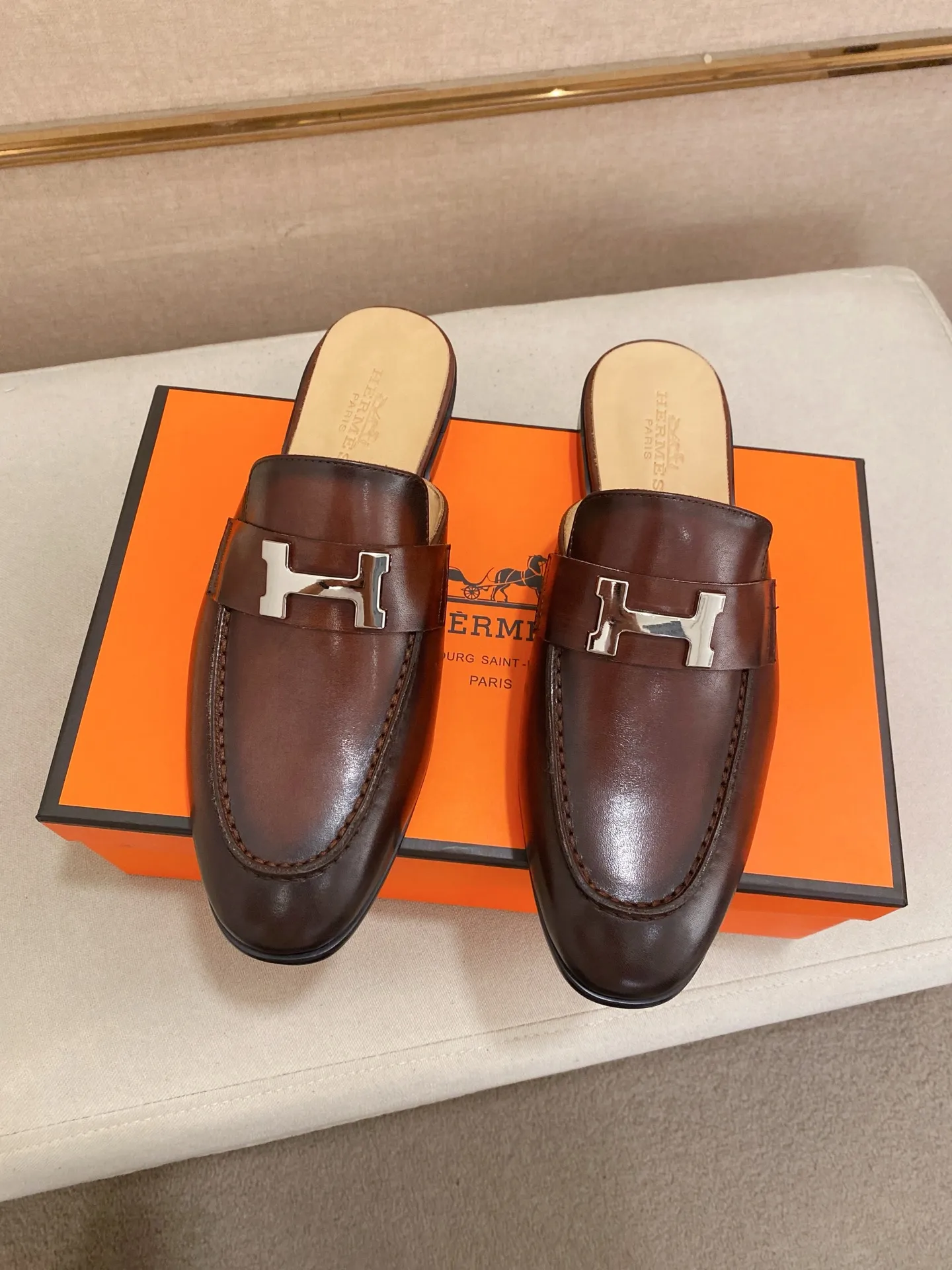 Men's clothing and shoes💰: 500💰《HERMES》【Classic original single version】Hermès half-drag; top 🔝purchasing agent🔍🔍 latest 🇺🇸 counter sale simultaneously, original ▲▲cowhide imported from Italy ▲▲Exquisite workmanship (Italian 🇮🇹Imported water-dyed 🐂cowhide lining) sole: original sole provided by the original factory, ⚠️exclusive double-layer activity·TPR·rubber·combined molded outsole; Yardage: 38-44. Can be customized45